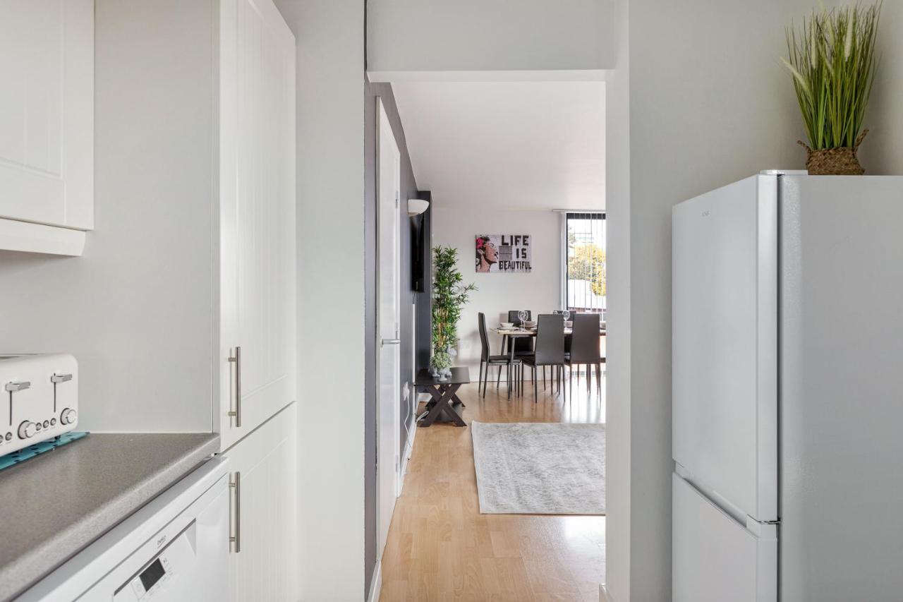 2bedroom 2bathroom Large Modern With Balcony At King's Cross Apartment *