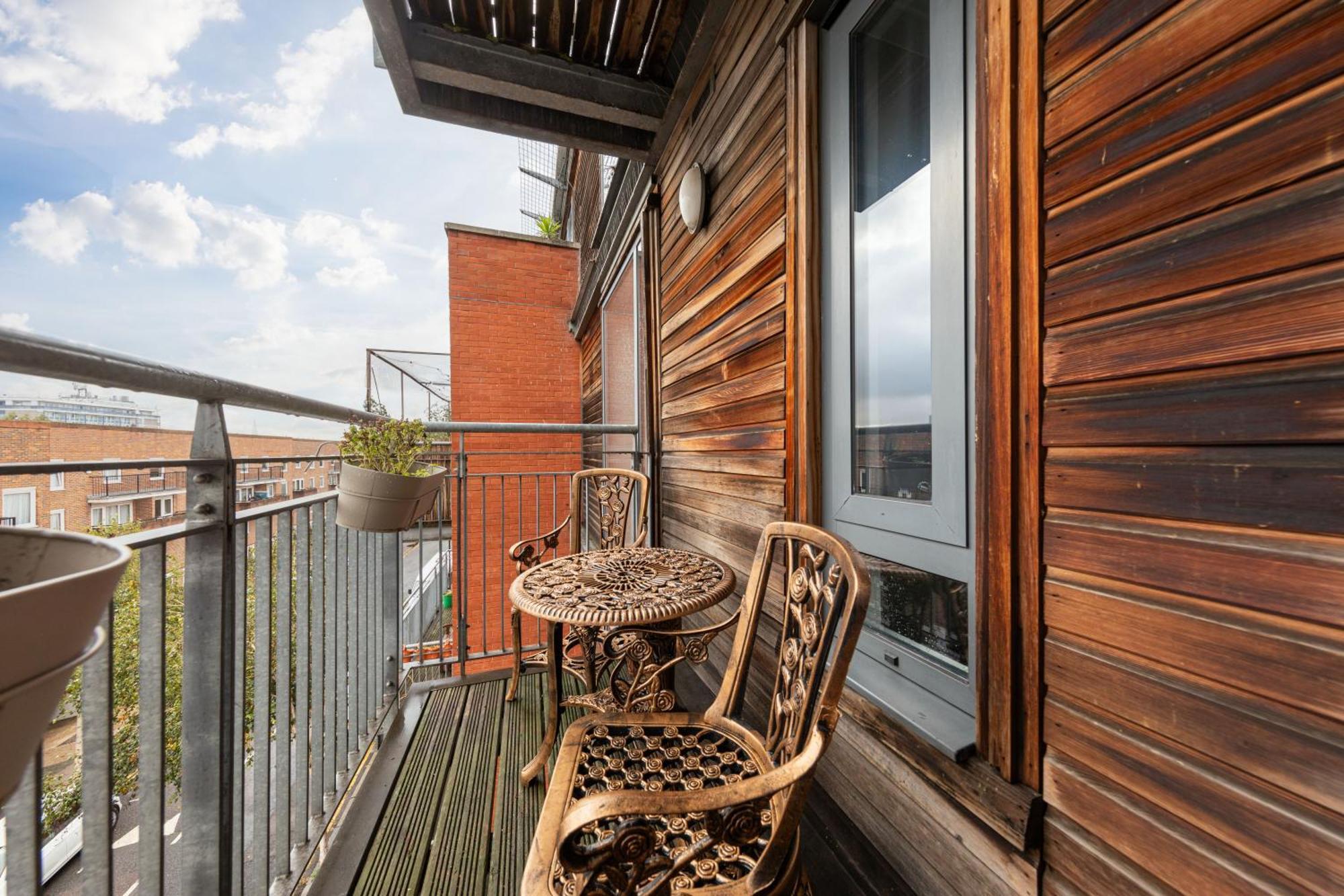 2bedroom 2bathroom Large Modern With Balcony At King's Cross Apartment London